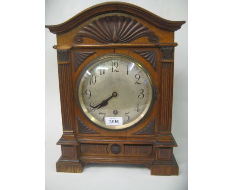 Edwardian oak mantel clock, the silvered dial with Arabic numerals and single train movement