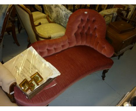 Victorian pink button upholstered chaise longue on carved cabriole front supports
