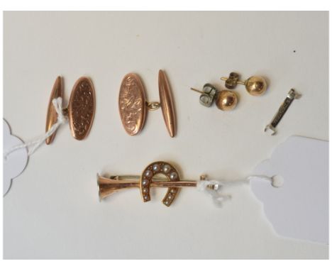 A brooch, in the form of a hunting horn and horseshoe set seed pearls, a pair of 9ct gold cufflinks, approx. 1.5 g, a pair of