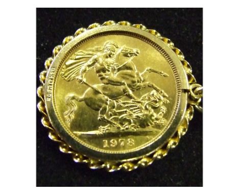 A Queen Elizabeth II sovereign, 1978, in a 9ct gold mount, on a 9ct gold chain, approx. 31.4 g (all in)