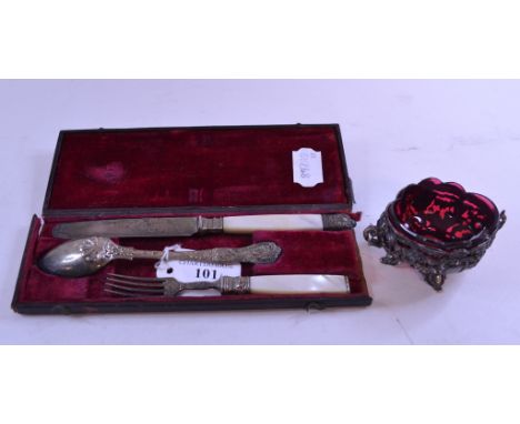 A William IV silver and mother of pearl christening set, and a salt, with a liner (2)   Condition report  Condition report by