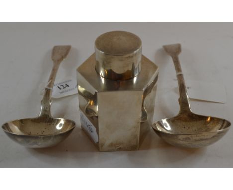 A silver tea caddy, of hexagonal form, Birmingham 1906, 8.5 cm high, and two silver fiddle pattern sauce ladles, London 1836 