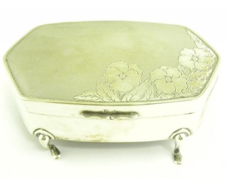 AN ELIZABETH II SILVER HEXAGONAL JEWEL BOX, THE LID ENGRAVED WITH FLOWERS AND ENGINE TURNED, BIRMINGHAM 1958