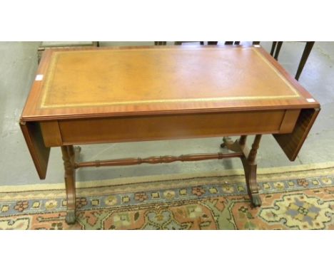 A REPRODUCTION SOFA TABLE WITH LEATHER TOP