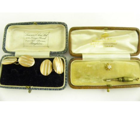 A DIAMOND STICK PIN, C1900 AND A PAIR OF 9CT GOLD WHITE ENAMEL STRIPED CUFF LINKS, ENAMEL CHIPPED, 7.5G WEIGHABLE