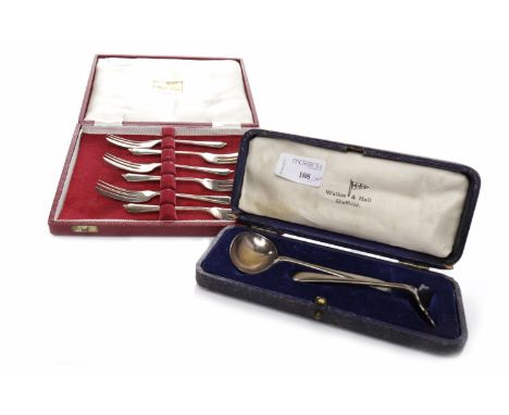 LOT OF SILVER FLATWAREincluding set of six dessert forks, maker Francis Howard Ltd, Sheffield 1966, each 13cm long; together 