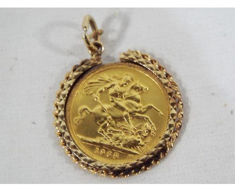 A Elizabethan gold Sovereign, ca 1968 in yellow metal (probably 9 ct) mount, approx weight 9.97 gm (all in) 