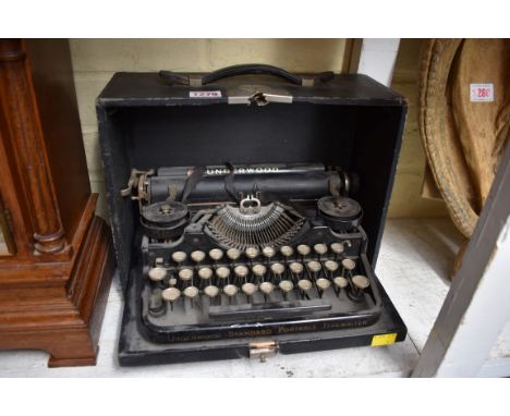 An Underwood 'Standard Portable' typewriter, in box. 