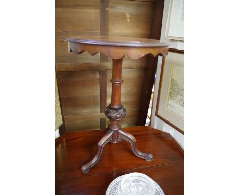 A Victorian burr walnut circular tripod table,&nbsp;50cm diameter. 