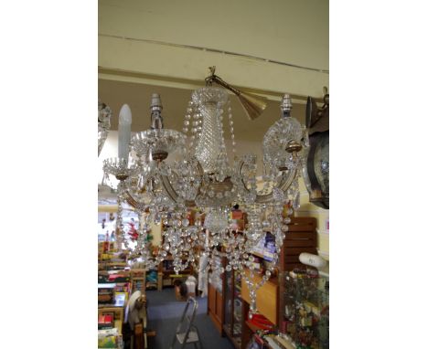 A six branch chandelier.&nbsp; 
