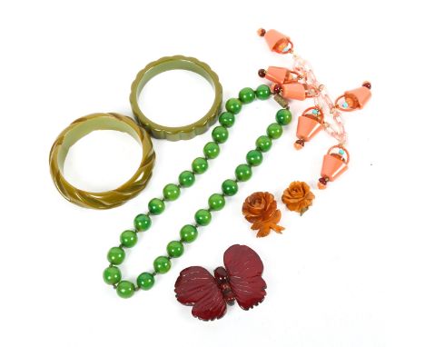 A Bakelite bangle, green bead necklace, brooch etc 