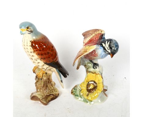 2 Beswick bird figures, comprising 2316 Kestrel, and 929 Chickadee, largest height 17cm (2)No chips cracks or restoration, on