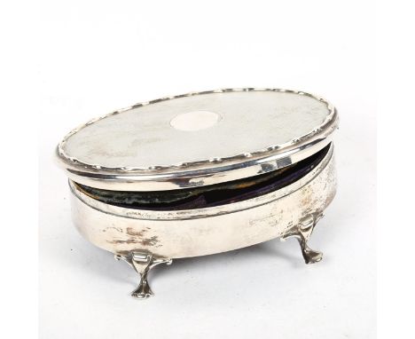 A George V silver oval trinket box, hallmarks Birmingham 1919 ( 1 foot missing) 