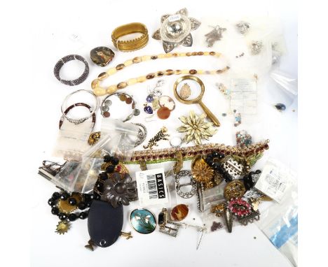 A quantity of mixed costume jewellery, brooches, cameos, and gilt-metal bangle 