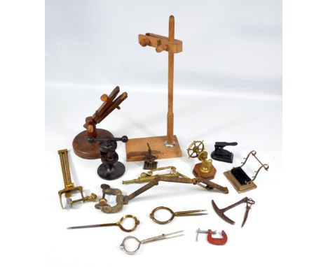 A mixed lot of metalware and treen, including brass fire screen, clamp, and further clamps and vices, also a pen wipe.