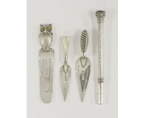 A Victorian novelty silver bookmark,  by Sampson Mordan & Co. Ltd., London 1898,modelled as an owl inset with yellow eyes,9cm