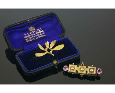 A cased late Victorian gold mistletoe brooch,with textured leaves and seed pearls peg set to the centre, marked 15ct,together