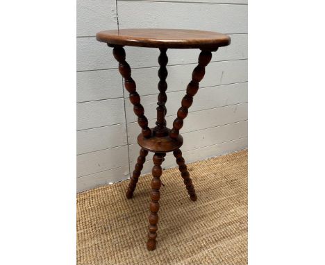 A mahogany circular occasional or Gypsy table on bobbin tripod legs with central turned finial (H76cm Dia39cm)