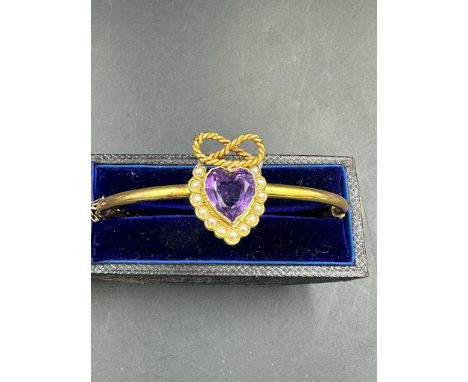 A Vintage 9ct gold bracelet with amethyst style stone i heart shaped surrounded by seed pearls (Approximate Total Weight 7.5g