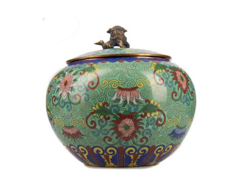 EARLY 20TH CENTURY CHINESE CLOISONNE ENAMEL LIDDED JAR,the lid with Fo dog finial, the lid and body with floral designs to th