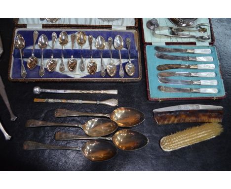 A silver five piece dressing table set comprising hairbrushes, comb, mirror and powder-bowl, Birmingham 1967 to/w a silver va