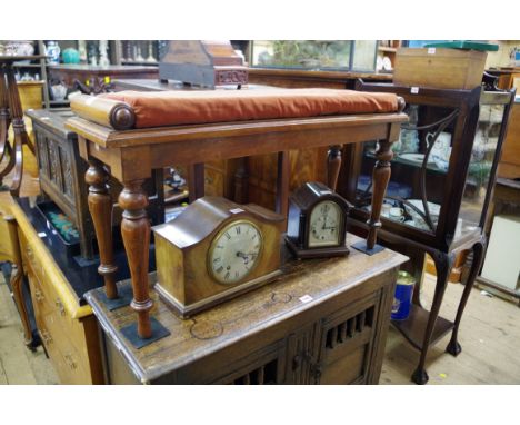 A Victorian mahogany hall bench,&nbsp;92cm wide.&nbsp; 