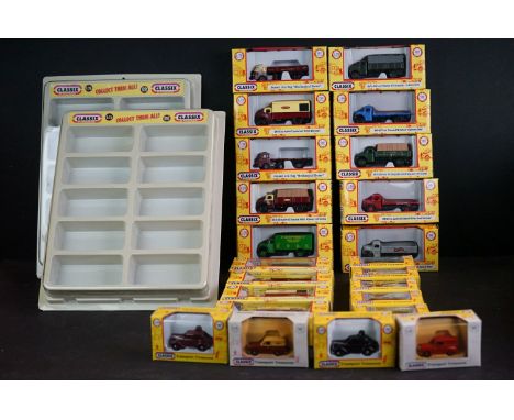 23 Boxed Classix 1:76 scale diecast models to include commecial and road examples, vg, plus 2 x Classic plastic display cases