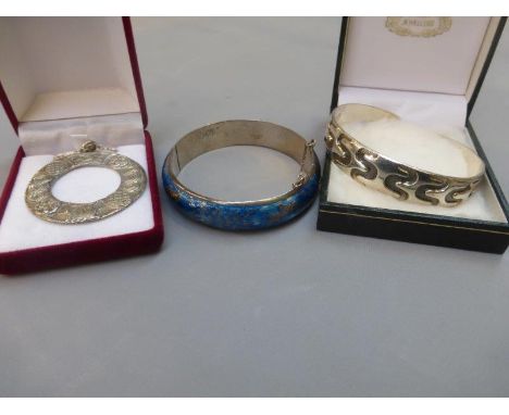 A Siam silver and enamel bangle, a silver zodiac pendant necklace and a Norwegian sterling silver bangle.
