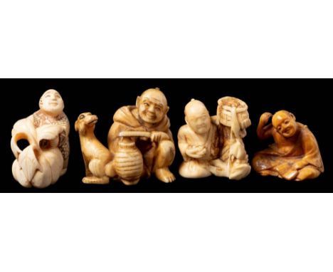 A Japanese carved ivory netsuke: depicting an old man scratching his back whilst reading a book, signed Meikei to a red lacqu