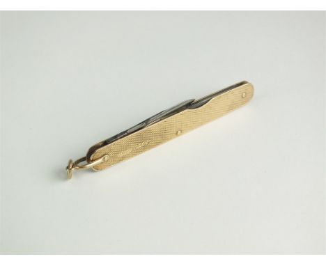 A 9ct gold folding penknife, Asprey &amp; Co, London 1912, with engine turned decoration, 7.5cm long