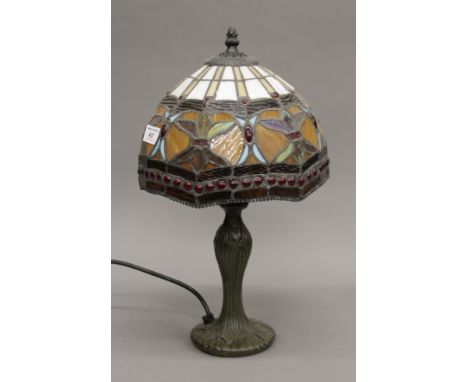 A Tiffany style table lamp. 40 cm high.