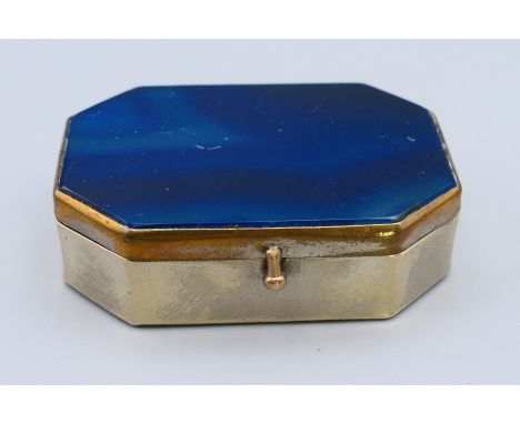 An agate set silver plated snuff box.  5 cm x 3.5 cm. 