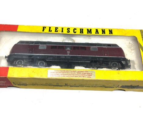 Boxed Gauge H0 Fleischmann 4235 diesel locomotive Br 221 131-6 