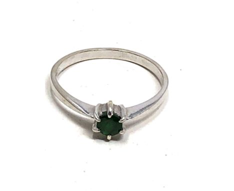 9ct white gold emerald ring (1.7g) 