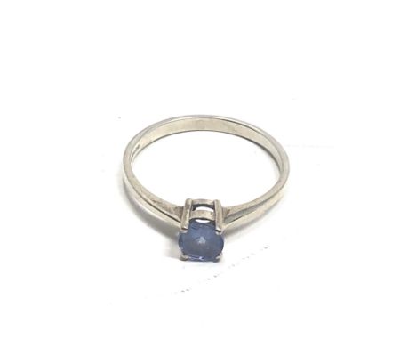 9ct white gold tanzanite ring (1.6g) 