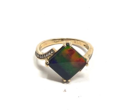9ct gold ammolite &amp; rock quartz cocktail ring (2.8g) 