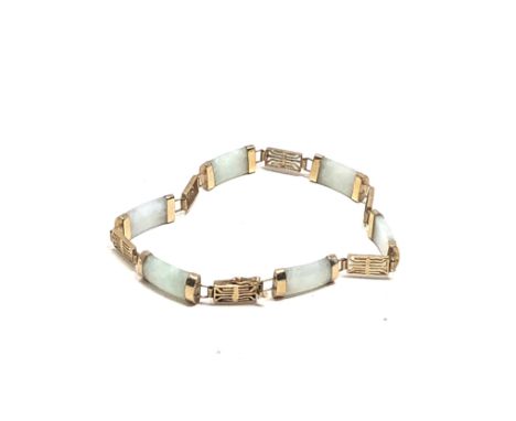 9ct gold jadeite oriental panel bracelet (8g) 