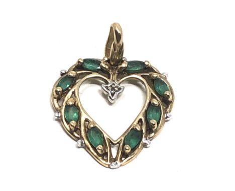 9ct gold vintage emerald &amp; diamond heart pendant (1.7g) 