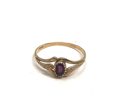 9ct gold garnet ring (1.4g) 