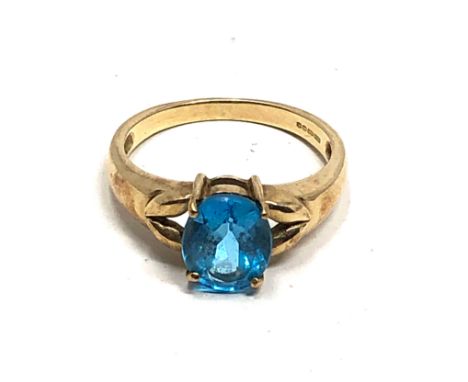 9ct gold topaz solitaire dress ring (3g) 