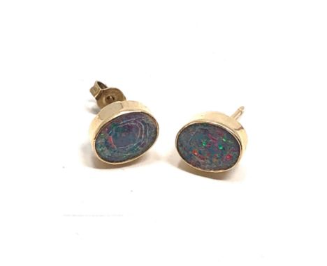 9ct gold opal stud earrings (1.6g) 