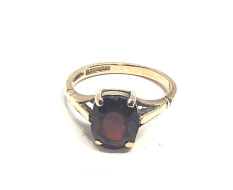 9ct gold garnet dress ring (3.2g) 