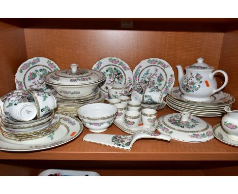A QUANTITY OF INDIAN TREE PATTERN DINNER AND TEA WARES by Wedgwood, Grosvenor, Sadler and un-named, Wedgwood comprising a pai