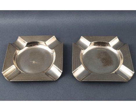 A pair of silver Art Deco style engine turned octagonal ash trays by Mappin and Webb, Sheffield 1968, 8cm high, 68g