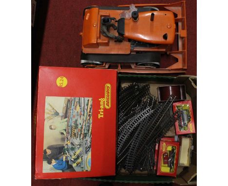 One tray of Triang 00 gauge trains to include an RS 24 gift set, quantity of loose track together with a Marx A Power Giant b