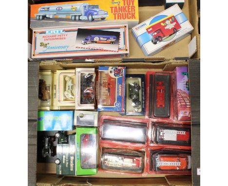 Two trays containing a collection of mixed modern issue diecast to include Oxford Diecast, Corgi and others