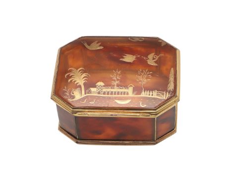 A LATE 19TH/EARLY 20TH CENTURY TORTOISESHELL AND GOLD SNUFF BOX. with gold mounts and with gold decoration to the lid depicti