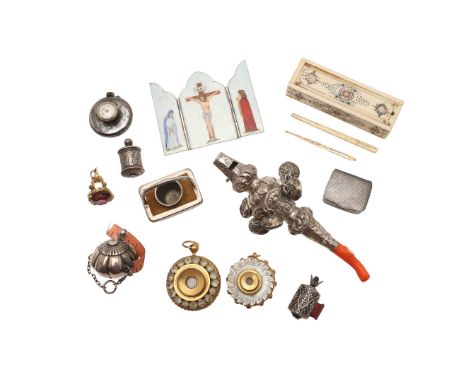 A MIXED LOT OF COLLECTABLES. to include 2 gilt-metal magnifiers, 2 bodkins, a small niello box, a fob, a button-hole watch, 3