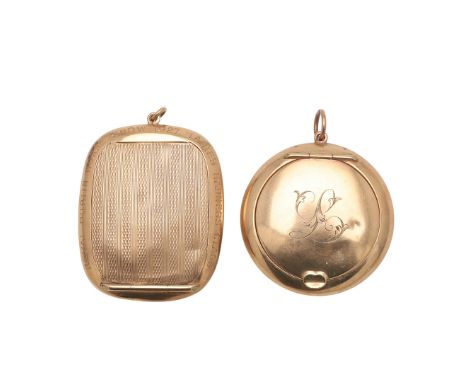 A GEORGE V 9CT. GOLD COMPACT CASE. of circular form, with an applied suspensory ring and the cover with a mirror insert, init