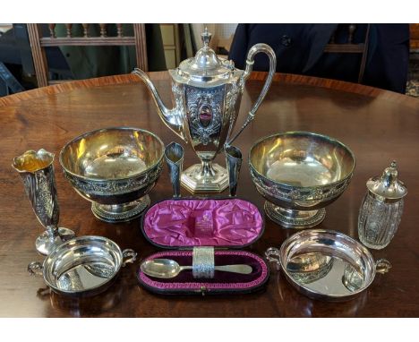 QUANTITY OF SILVER AND SILVER PLATE, including a christening set by Wakely and Wheeler, London 1895, with napkin ring and spo